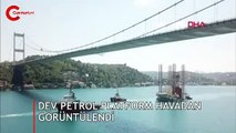 Dev petrol platformu, Fatih Sultan Mehmet Köprüsü'nün altından böyle geçti