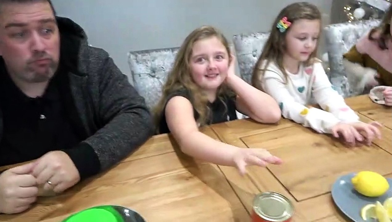 Try Not To React Challenge! 5 Sense's Edition Fun with Sophia Isabella e Alice