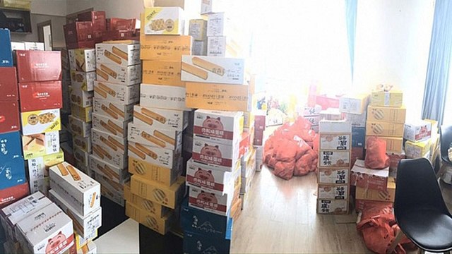 Cận cảnh nửa tấn bánh nhập lậu bị thu giữ | VTC