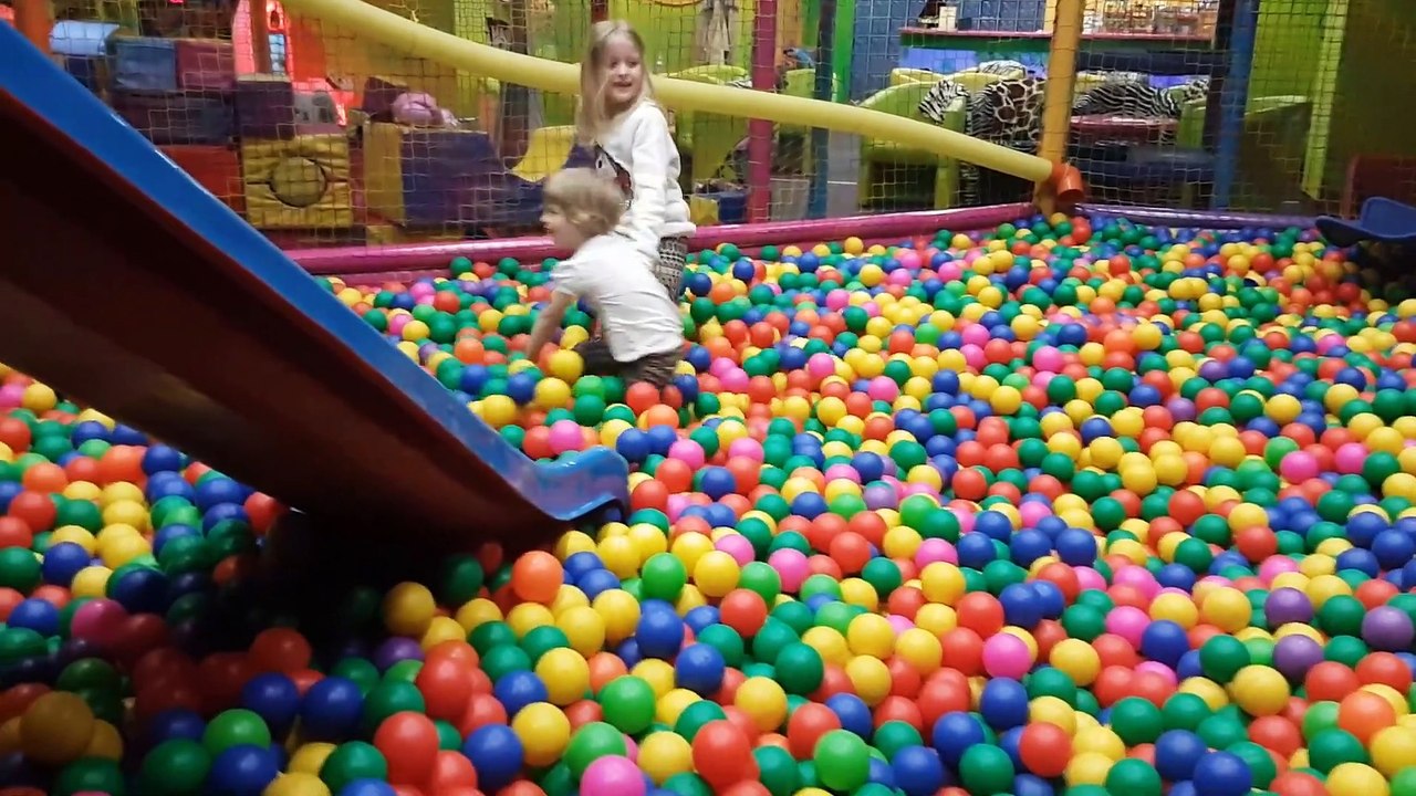 Ball Pit Fun Playroom  With Slide João Paulo de Carvalho Lofiego