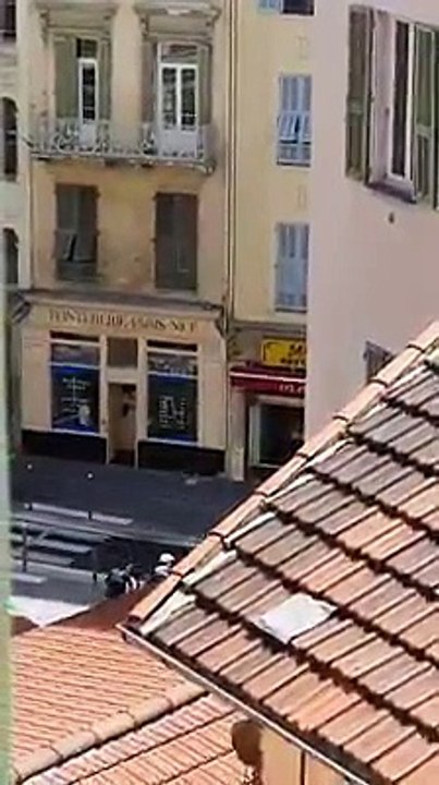 Nice: Une femme tire trois coups de feu devant un poste de police municipale - Elle a été interpellée - VIDEO