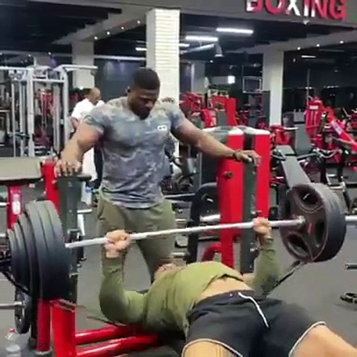 Faites attention en manipulant un élastique, cela peut faire très mal