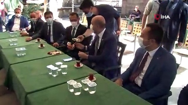 Dünya Etnospor Başkanı Bilal Erdoğan, Söğüt sakinleriyle çay sohbetine katıldı