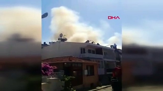 Büyükada'da 3 katlı binada yangın