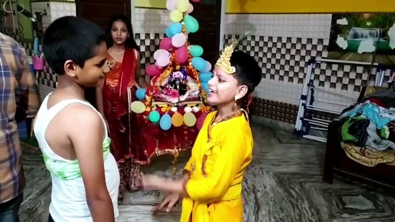 कृष्ण जन्माष्टमी हर्षोल्लास के साथ मनाई, घर में रहकर की पूजा अर्चना