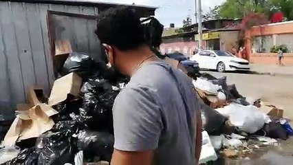 Vertedero de basura en la misma puerta de un hospital