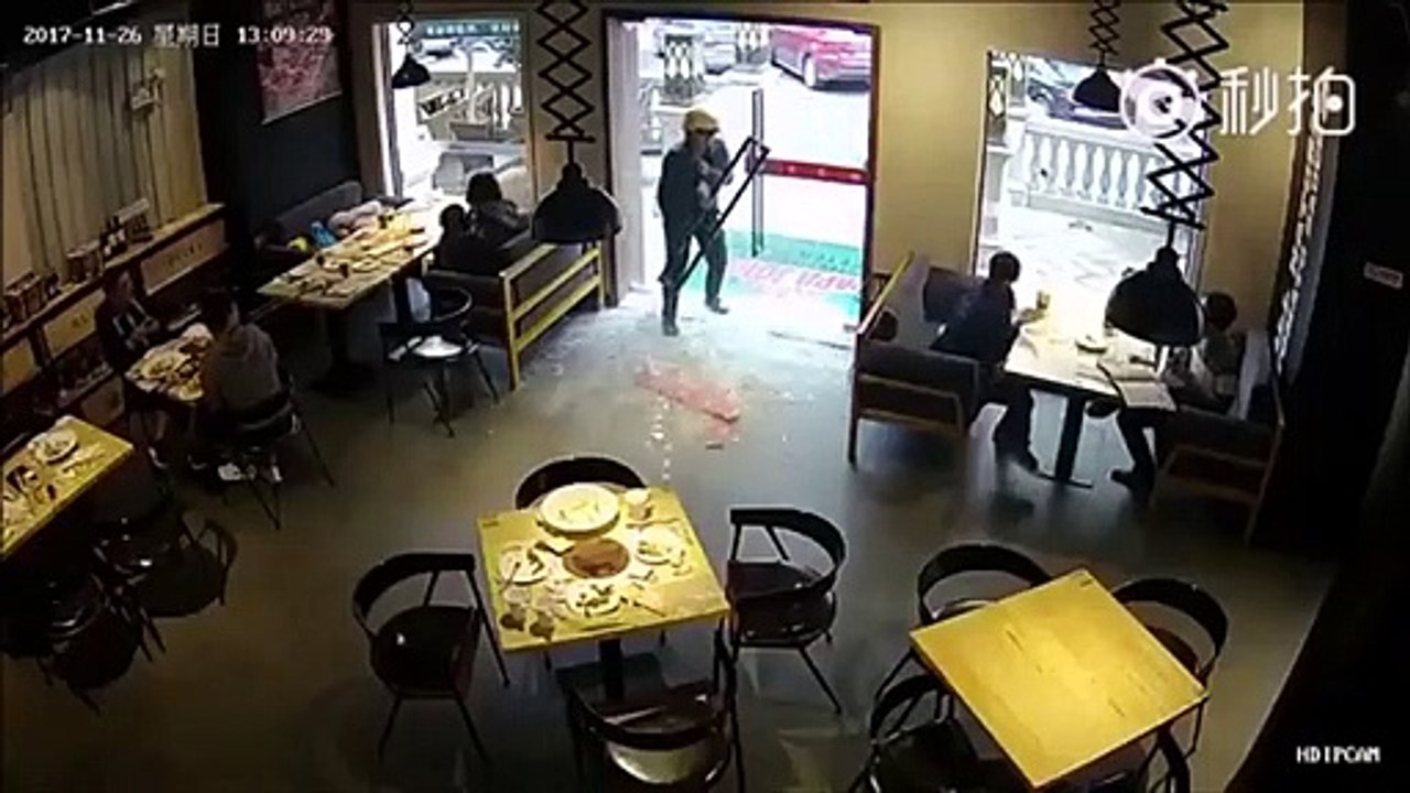 C'est ce q'on appelle "faire une entrée fracassante"