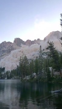 Des randonneurs en panique face à un glissement de terrain... terrifiant