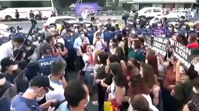 Ankara Kadın Platformu'nun eylemine polis müdahalesi: 33 gözaltı