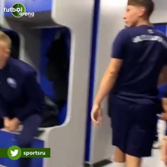 Soyunma odasına ayı getirdiler