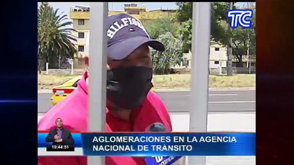 Se registran aglomeraciones en los exteriores de la  Agencia Nacional de Tránsito en Quito