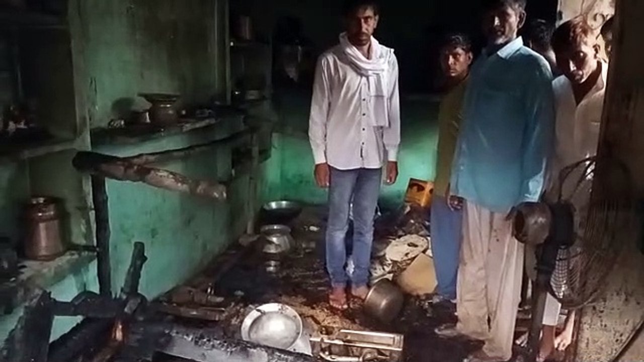कांंधला घरेलू सिलेंडर का पाइप लीकेज होने से लगी आग लाखों का नुकसान