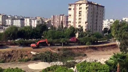 Video herunterladen: Millet Bahçesi çalışmaları kapsamında asırlık ağaçların kesilmesi tepkilere neden oldu