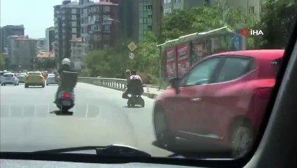 Akülü engelli aracıyla tehlikeli yolculuk kamerada