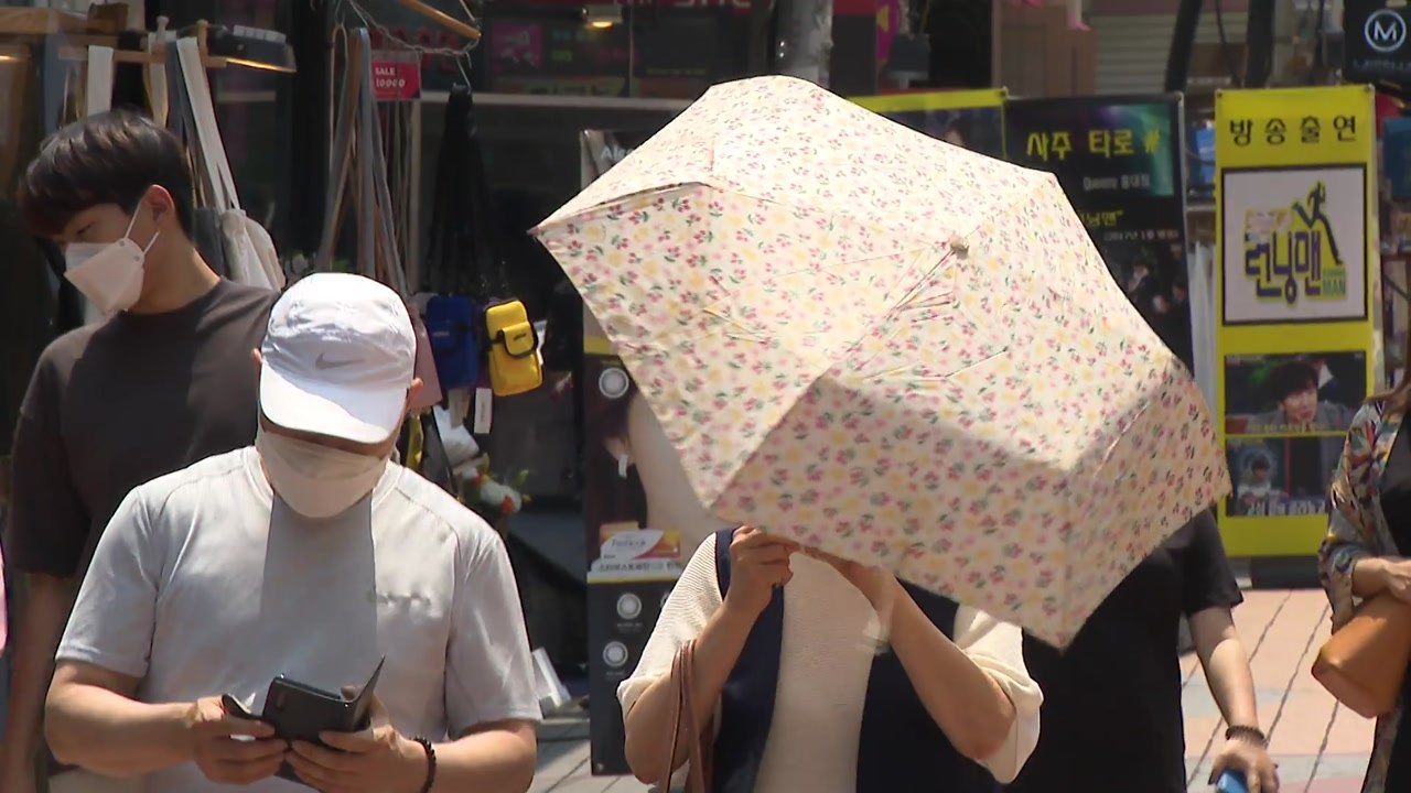 [날씨] 폭염특보 확대·강화...오늘 소나기, 내일 중부 장맛비 / YTN