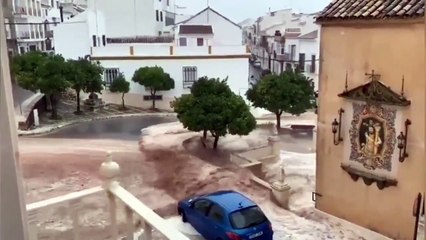 L’inondation en Estepa démolit une partie d'une maison