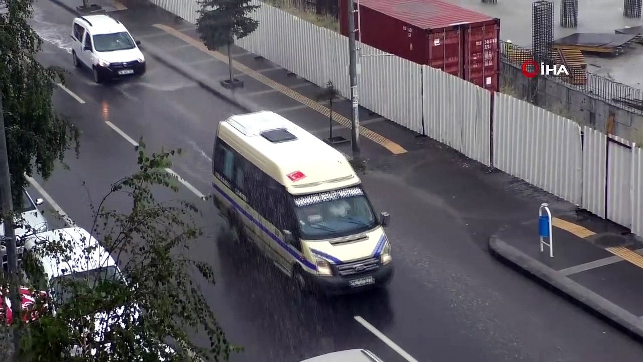 Kars’ta sağanak yağış...Caddeler sular altında kaldı