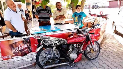 Çarptıkları motosikletteki yaralı 2 genci sopayla dövdüler