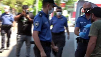 2 yıl önce oda başkanını silahla vurduğu oda binası önünde bıçaklı eylem yaptı