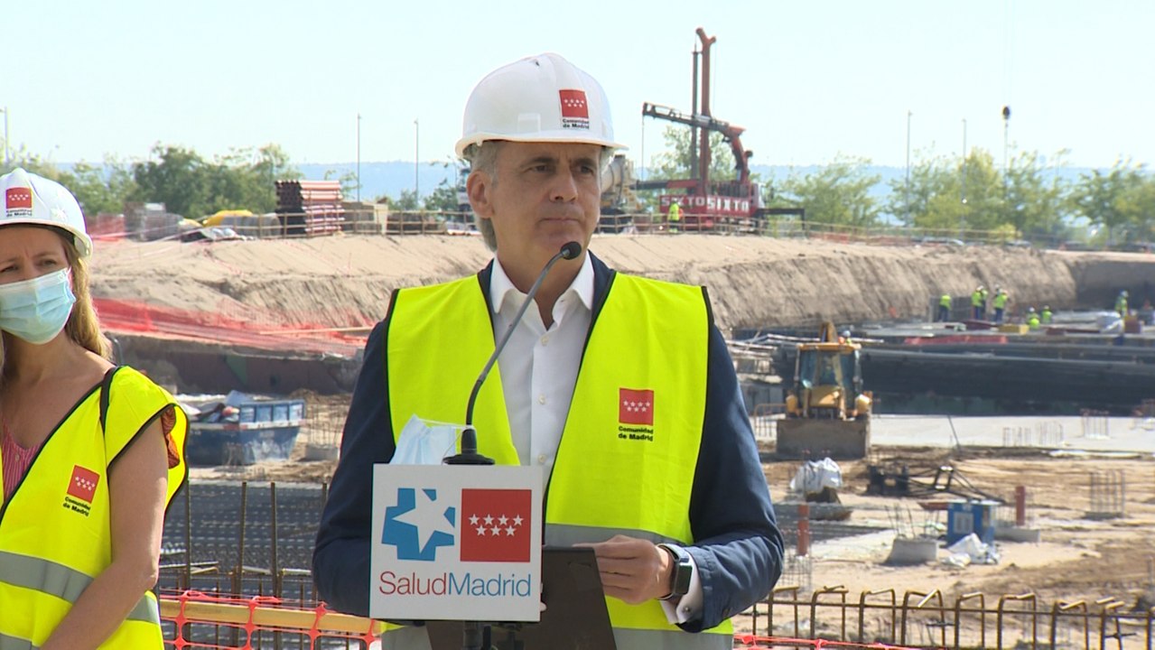 Escudero destaca los "planes de elasticidad" de los centros sanitarios