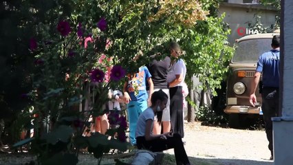 Hafriyat kamyonu apartmana daldı