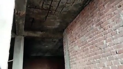 जर्जर मकान हादसे को दे रहा दावत