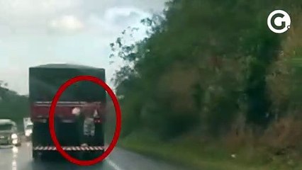 Internauta flagra homem se arriscando em ponga na BR 101 Norte