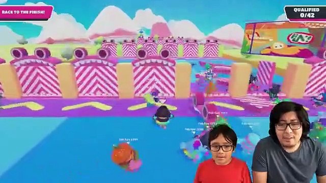 FALL GUYS Happiest Battle Royale Let’s Play with Ryan Vs Daddy!