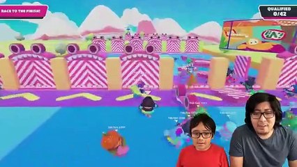 FALL GUYS Happiest Battle Royale Let’s Play with Ryan Vs Daddy!