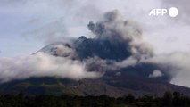 Alerta aéreo na Indonésia após nova erupção de vulcão