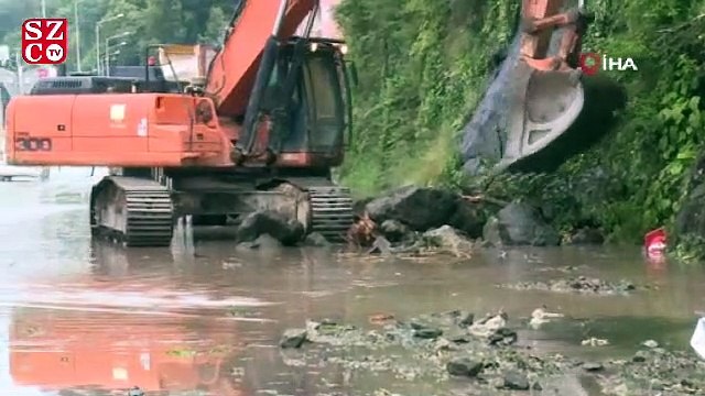 Karadeniz Sahil Yolu'nda heyelan