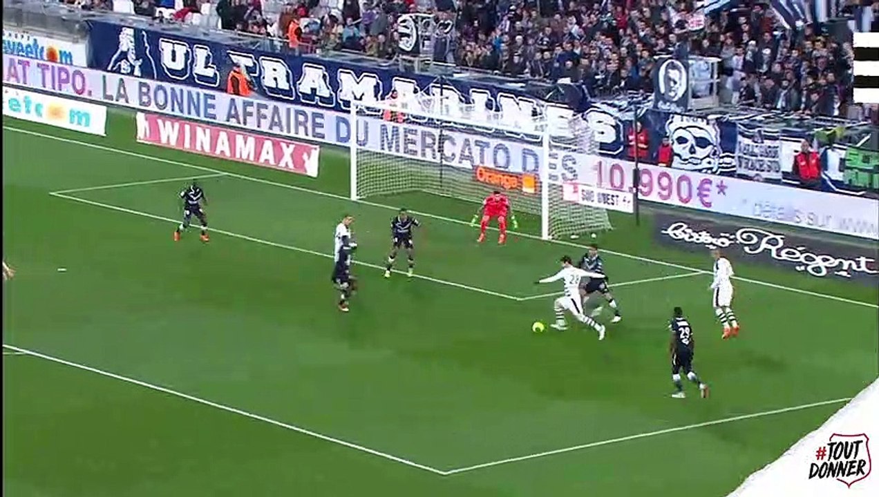 Hommage aux gauchers avec une sélection de buts Rouge et Noir... du pied gauche.