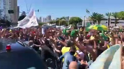 Bolsonaro é recebido por centenas de apoiadores em Belém, no Pará