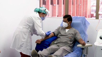Pacientes recuperados de Covid-19 doam plasma na Colômbia