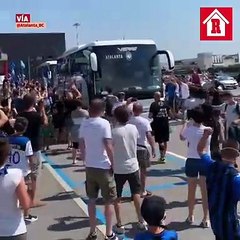 Así es como la afición del Atalanta recibió a su equipo