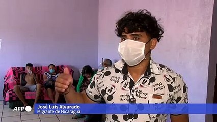 Скачать видео: EEUU refuerza valla fronteriza con México ante desesperación de migrantes varados