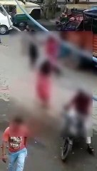 आगरा में किन्नरों ने चौराहे पर मचाया उत्पात