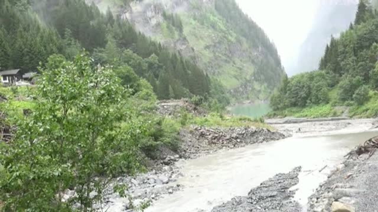 Tres españoles han muerto y uno ha desaparecido mientras hacían barranquismo en Suiza