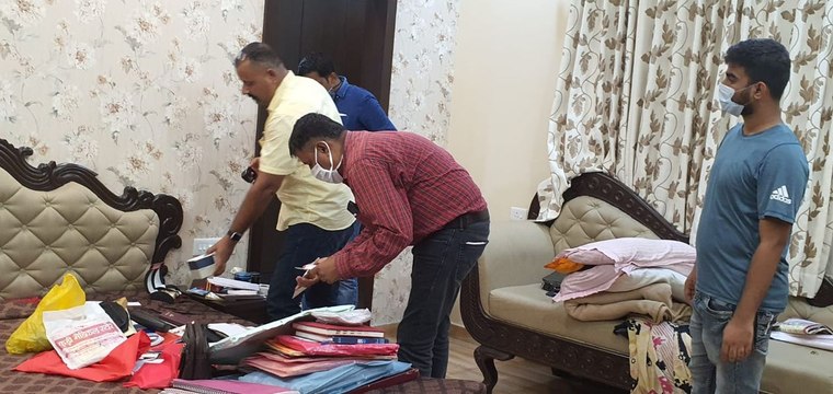 एएसपी के फर्निश्ड बंगले से भूखण्ड व दो मकान के दस्तावेज मिले