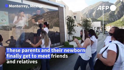 "Baby cabin": new parents show their newborns to families from a special truck