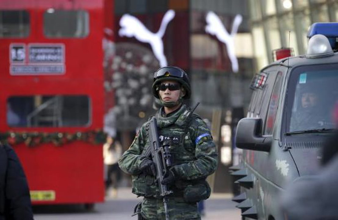 Beijing cops beef up patrols at Sanlitun amid terrorist risks