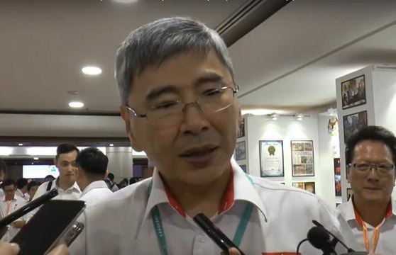 Mah lambasts Mahathir's 'unhealthy' tactics to pull shaky reps over to opposition