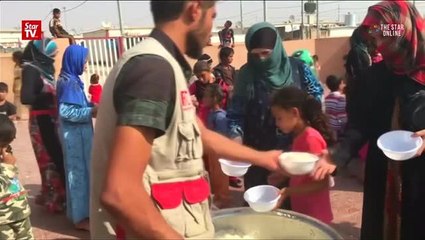 Download Video: Thousands flee Mosul fighting