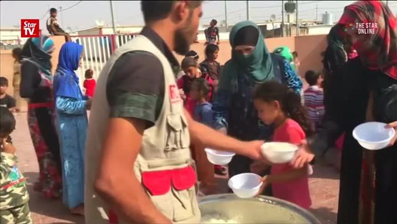 Thousands flee Mosul fighting