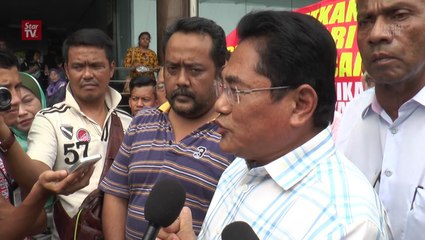 "Flash mob" to air out frustration