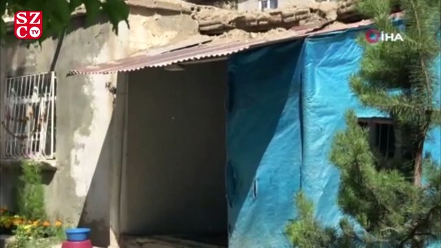 Tavanı çökmek üzere olan evde yaşam mücadelesi