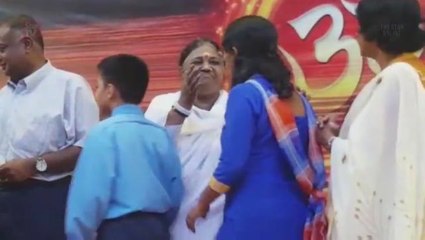 Hugging 'saint' blesses thousands of people