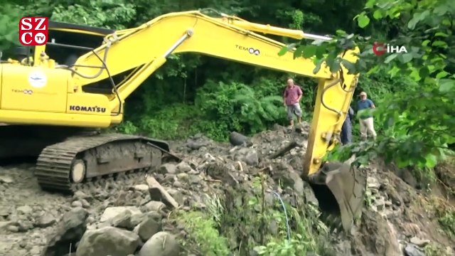 Selde heyelan nedeniyle kapanan köy yolunun hemen açılmasını istemiyor