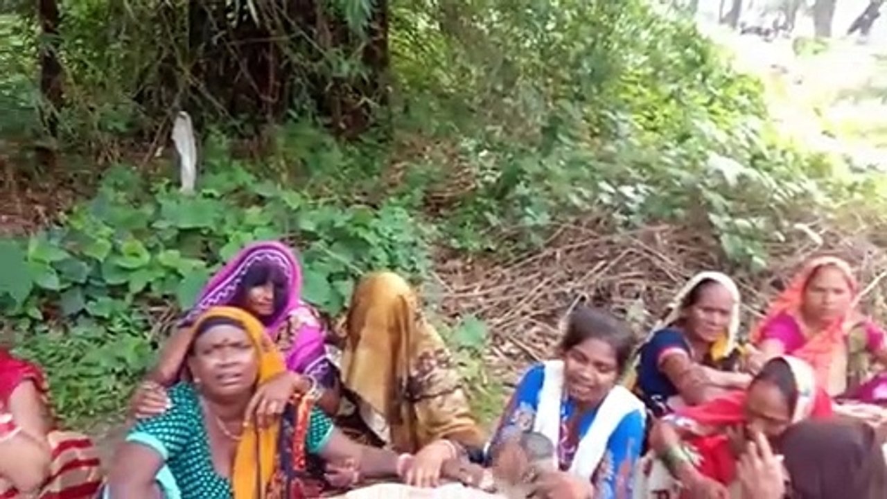गिरा आवासीय मकान, मलबे में दबकर अधेड़ की मौत, दादी व नातिन घायल