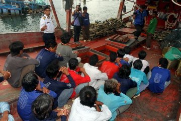 Télécharger la video: RM2.7mil worth of fishing vessel seized by MMEA